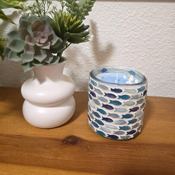 Glass Jar Blue and White Shaded Fish with Seashells Blue Candle - New - Picture 1 of 3